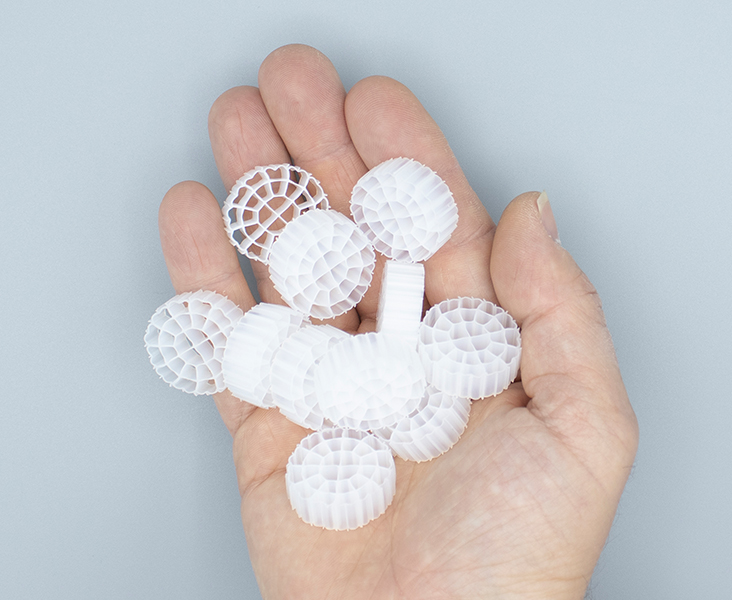 K3PlusMediaPieces-InHand